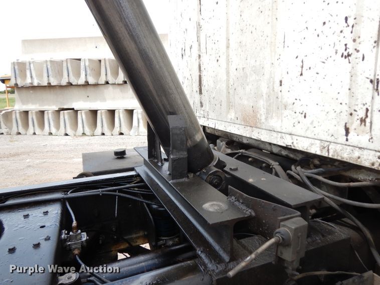 image for item DG6884 1997 Ford LT8000  dump truck