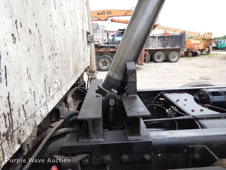 image for item DG6884 1997 Ford LT8000  dump truck