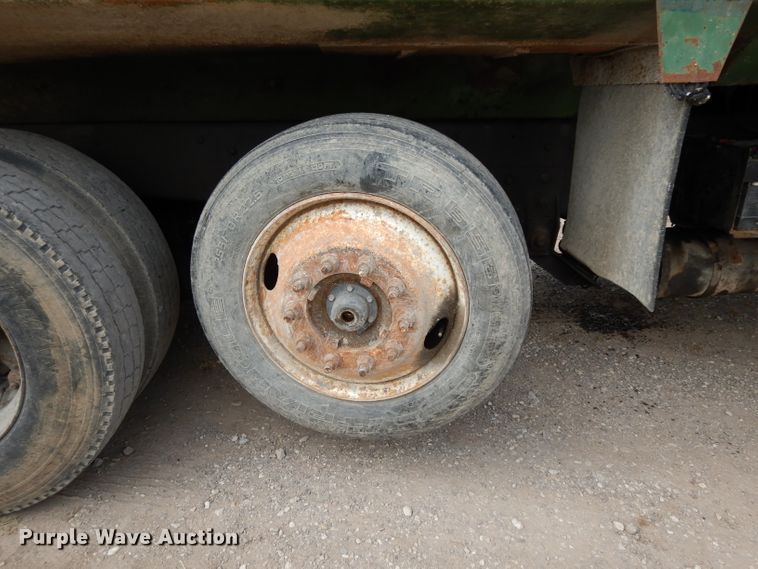 image for item DG6884 1997 Ford LT8000  dump truck