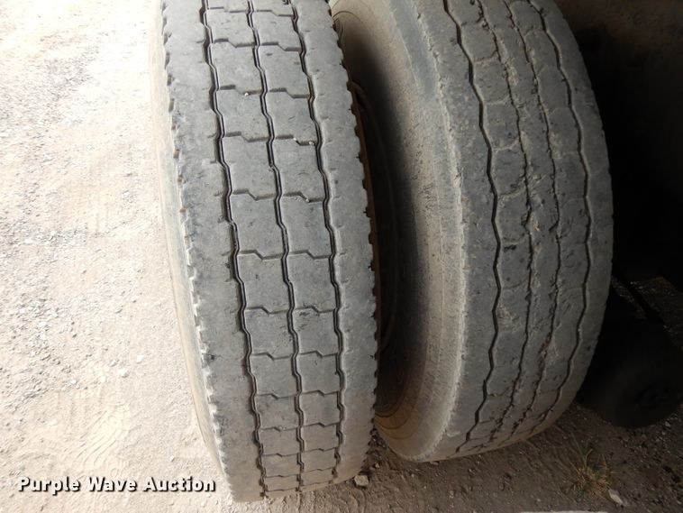 image for item DG6884 1997 Ford LT8000  dump truck