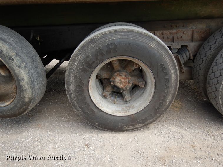 image for item DG6884 1997 Ford LT8000  dump truck