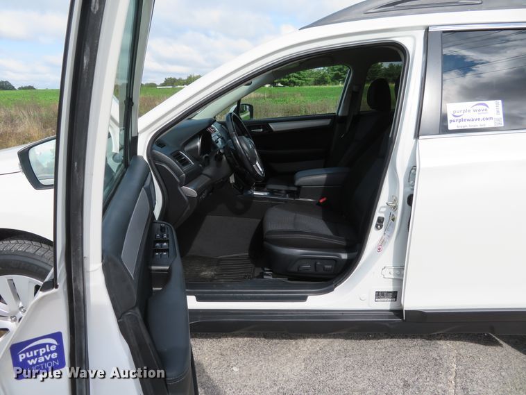 image for item DH1102 2016 Subaru Outback  passenger vehicle