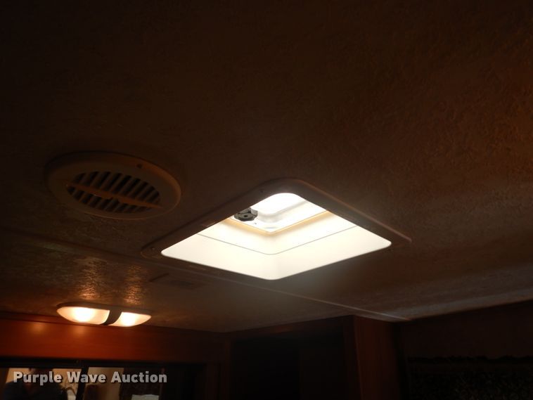 image for item DH5142 2007 Keystone Montana Mountaineer 342PHT  camper