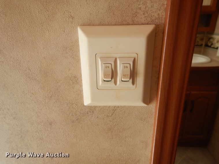 image for item DH5142 2007 Keystone Montana Mountaineer 342PHT  camper