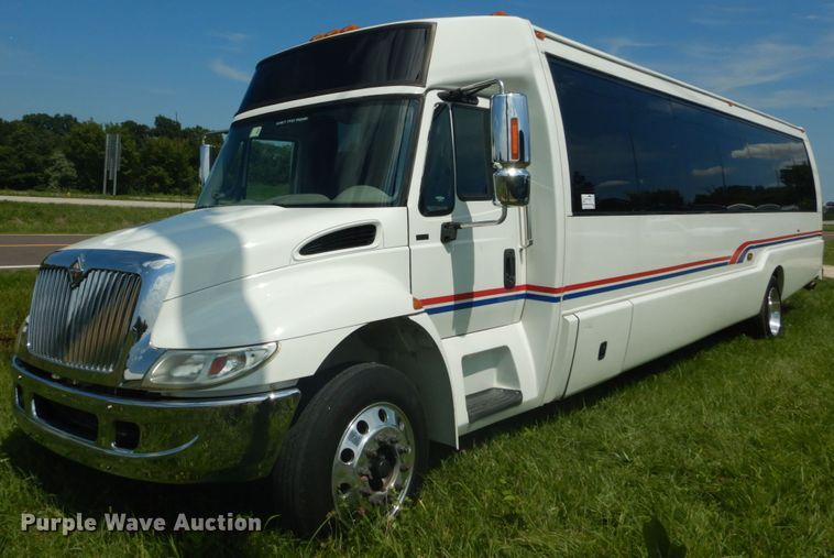 image for item DH5156 2009 International 3200  shuttle bus