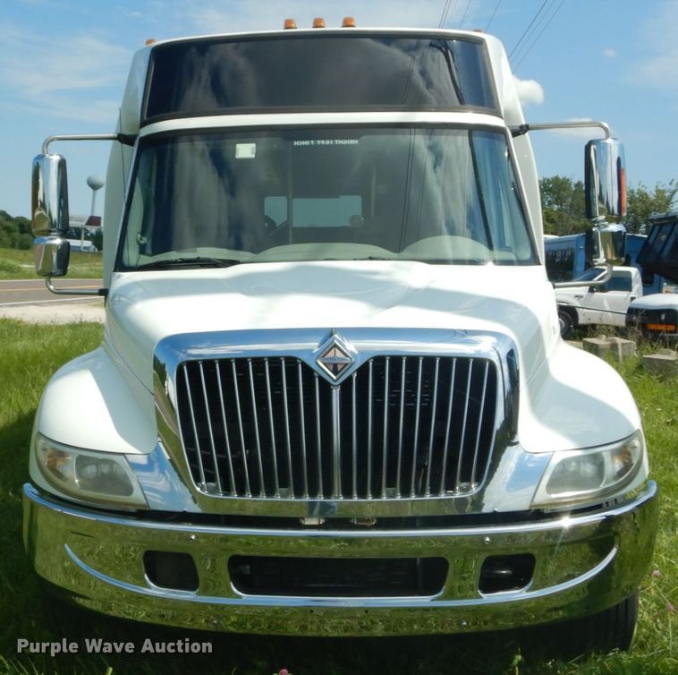 image for item DH5156 2009 International 3200  shuttle bus
