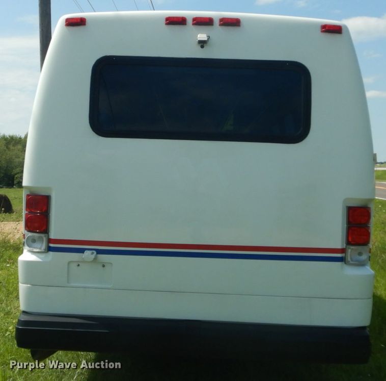 image for item DH5156 2009 International 3200  shuttle bus