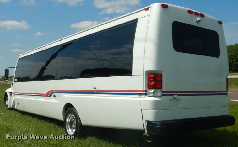 image for item DH5156 2009 International 3200  shuttle bus