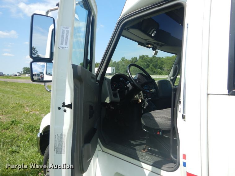 image for item DH5156 2009 International 3200  shuttle bus