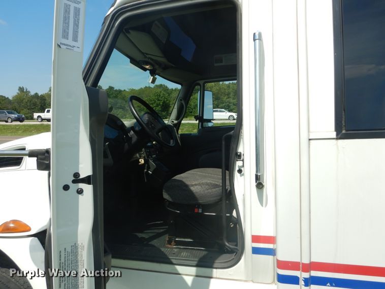 image for item DH5156 2009 International 3200  shuttle bus