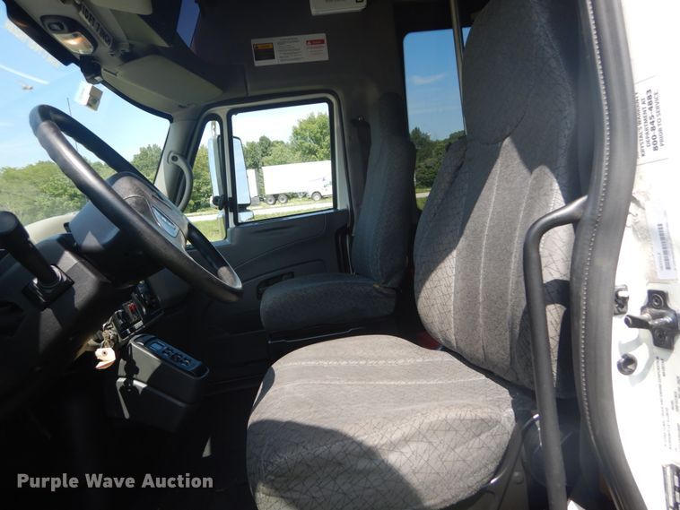 image for item DH5156 2009 International 3200  shuttle bus