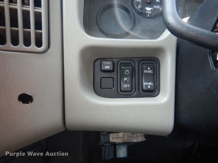 image for item DH5156 2009 International 3200  shuttle bus