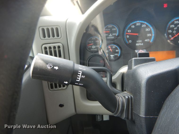 image for item DH5156 2009 International 3200  shuttle bus