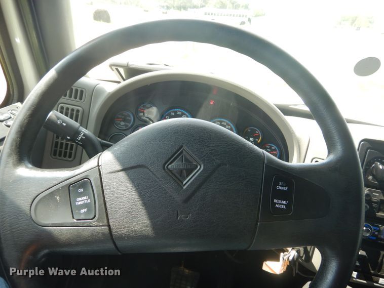 image for item DH5156 2009 International 3200  shuttle bus