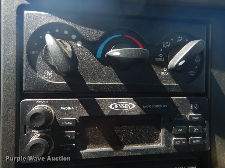 image for item DH5156 2009 International 3200  shuttle bus