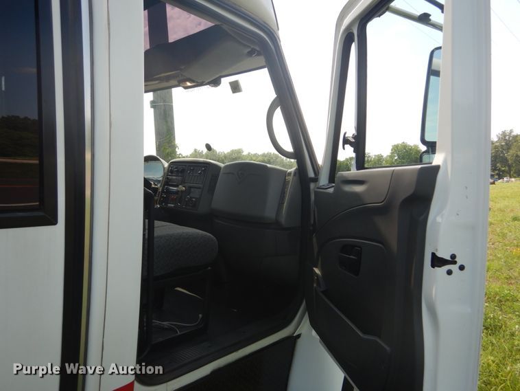 image for item DH5156 2009 International 3200  shuttle bus