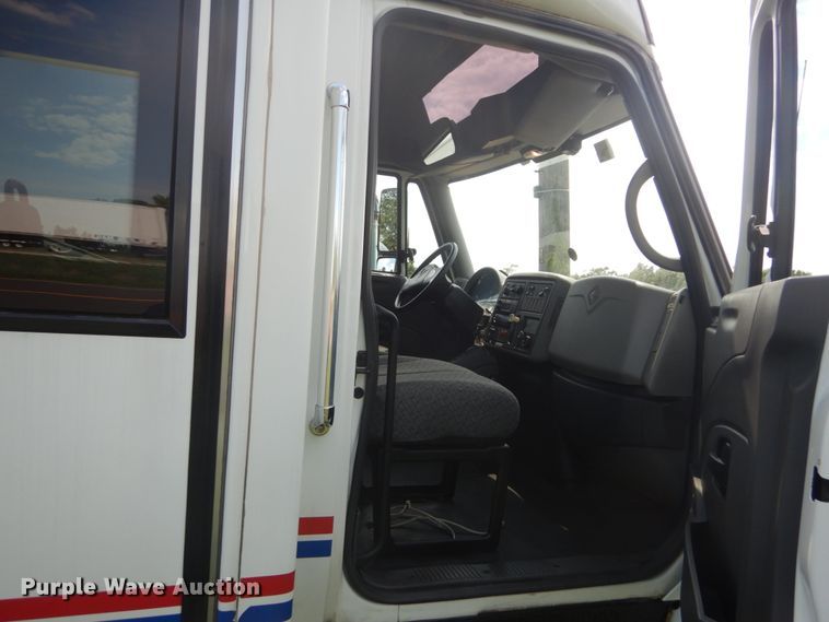 image for item DH5156 2009 International 3200  shuttle bus