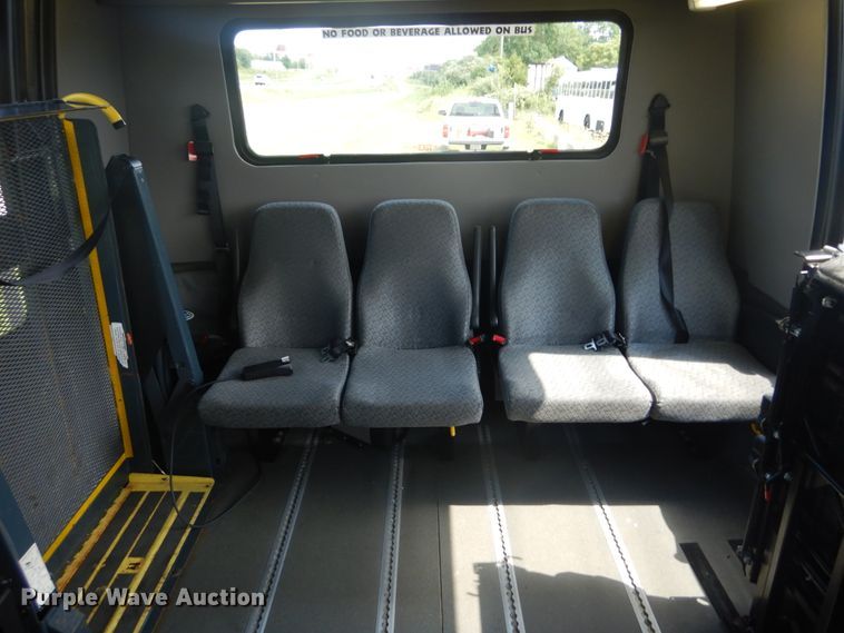 image for item DH5156 2009 International 3200  shuttle bus