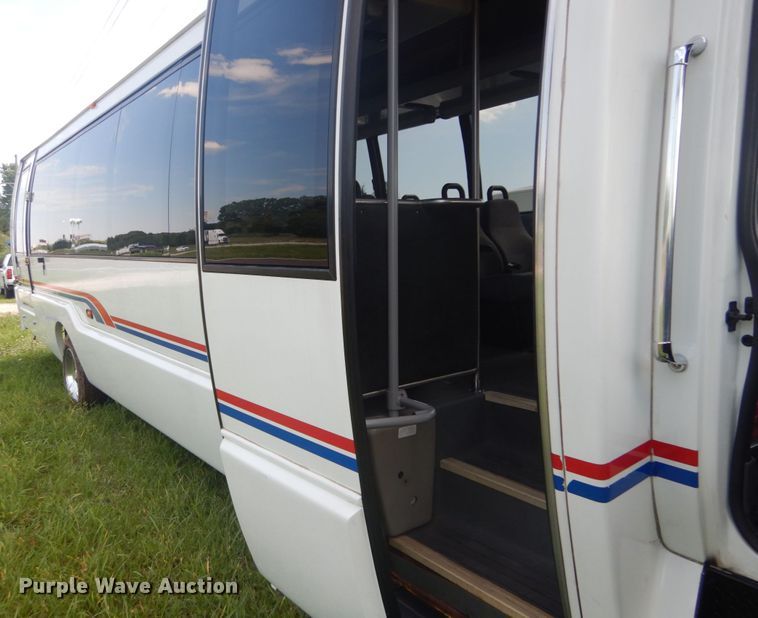 image for item DH5156 2009 International 3200  shuttle bus