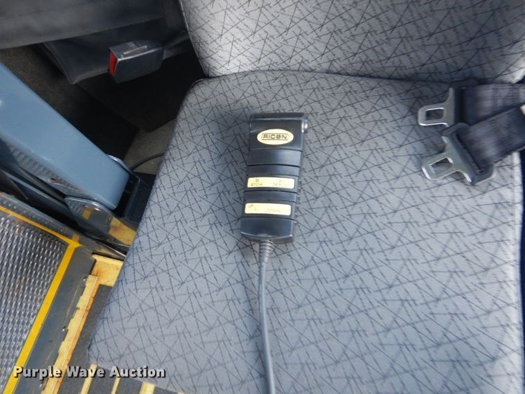 image for item DH5156 2009 International 3200  shuttle bus