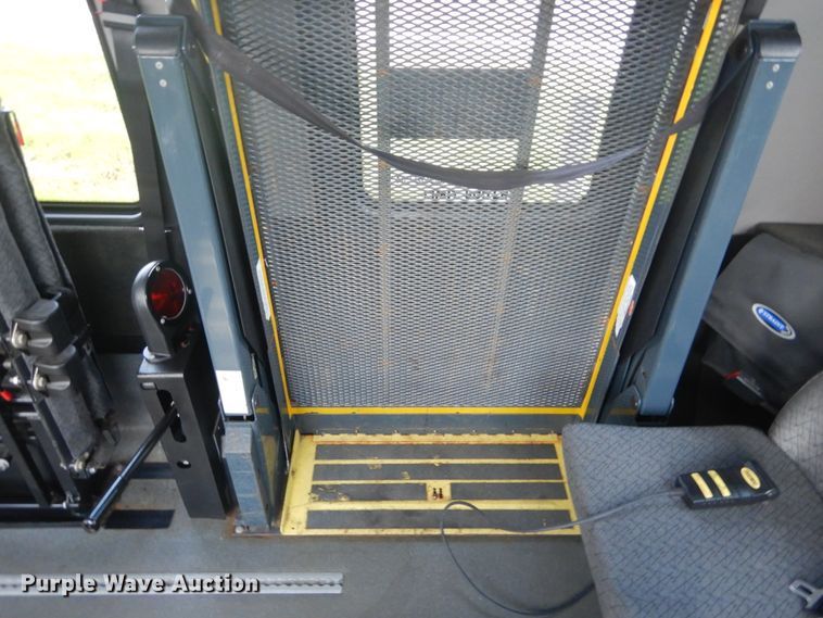 image for item DH5156 2009 International 3200  shuttle bus