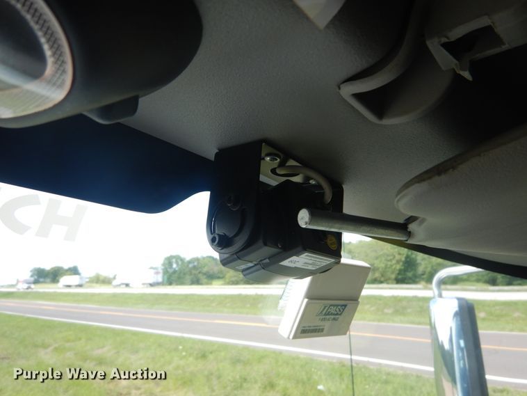 image for item DH5156 2009 International 3200  shuttle bus