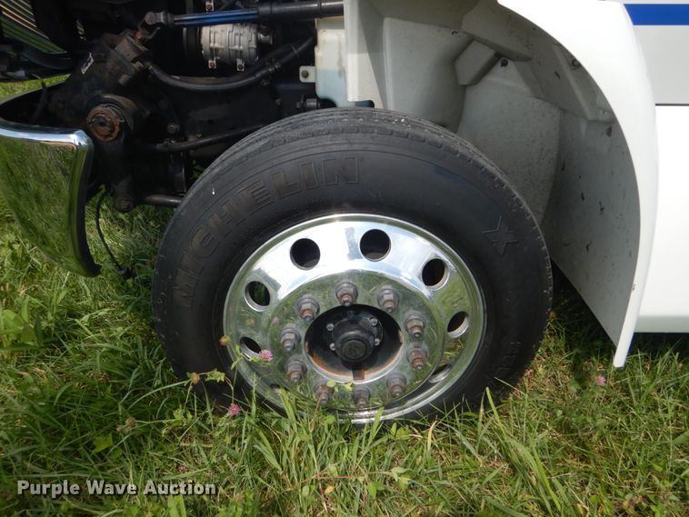 image for item DH5156 2009 International 3200  shuttle bus