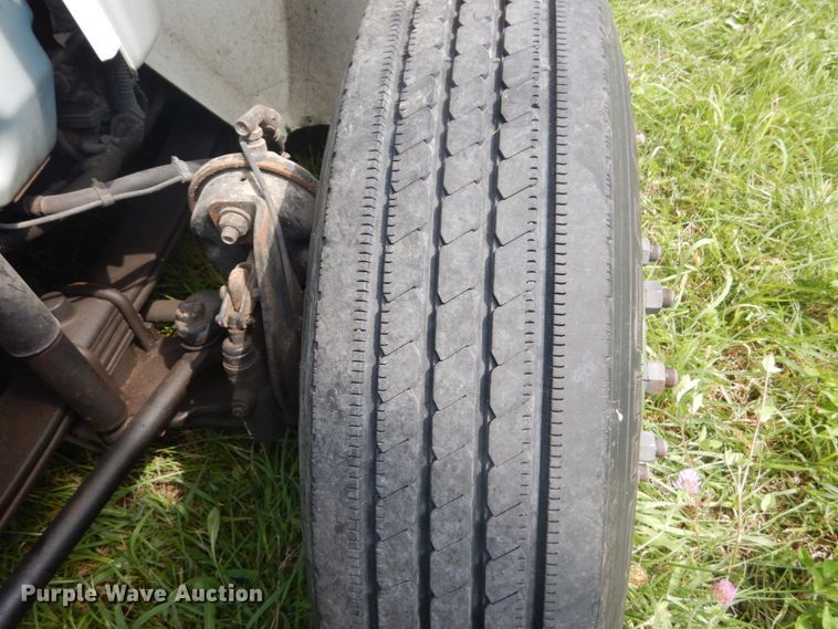 image for item DH5156 2009 International 3200  shuttle bus