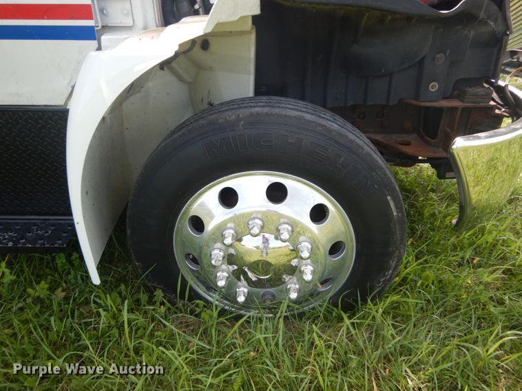 image for item DH5156 2009 International 3200  shuttle bus