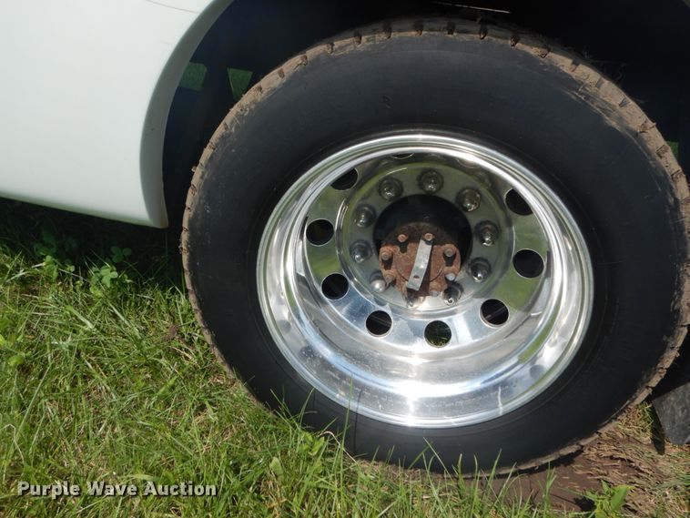 image for item DH5156 2009 International 3200  shuttle bus