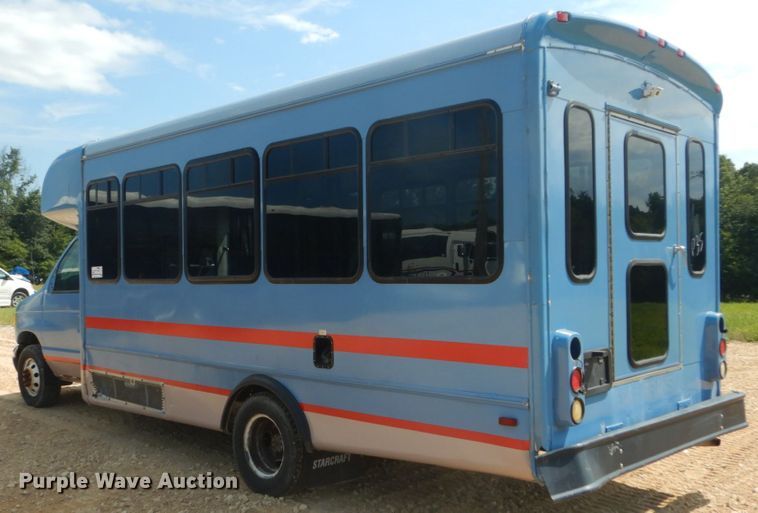 image for item DH5158 2004 Ford E450  shuttle bus