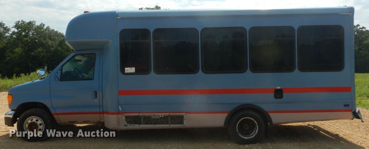 image for item DH5158 2004 Ford E450  shuttle bus