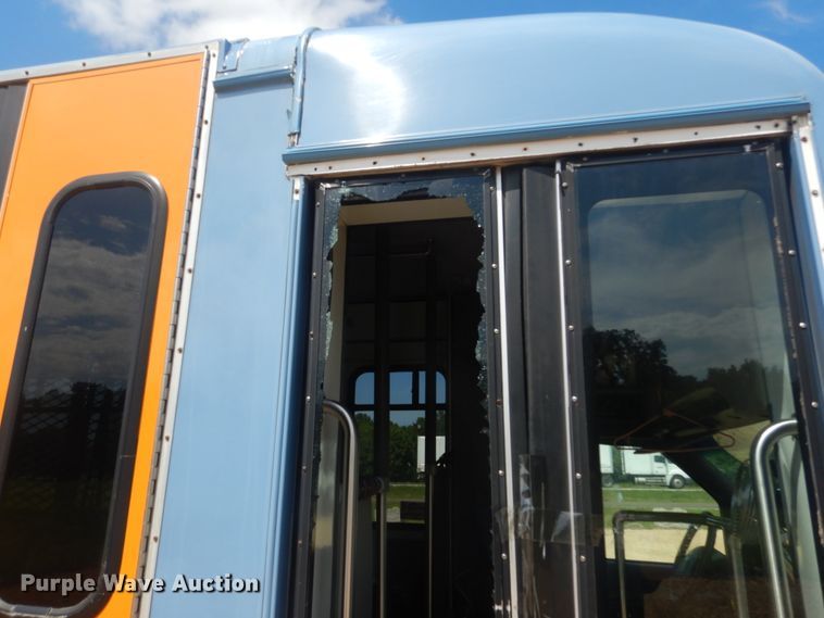 image for item DH5158 2004 Ford E450  shuttle bus