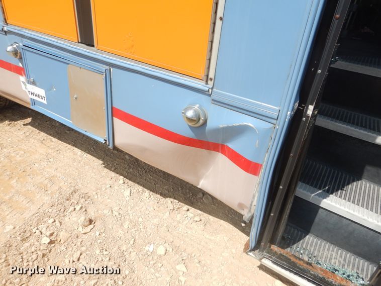 image for item DH5158 2004 Ford E450  shuttle bus