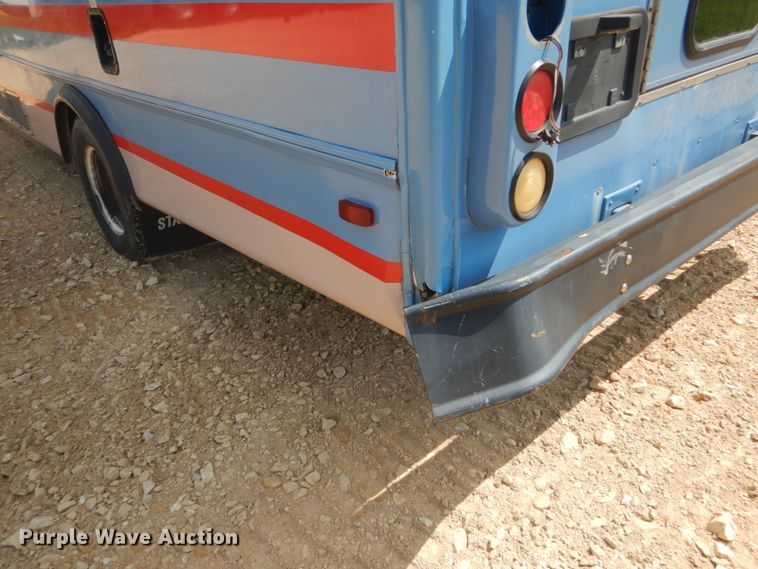 image for item DH5158 2004 Ford E450  shuttle bus