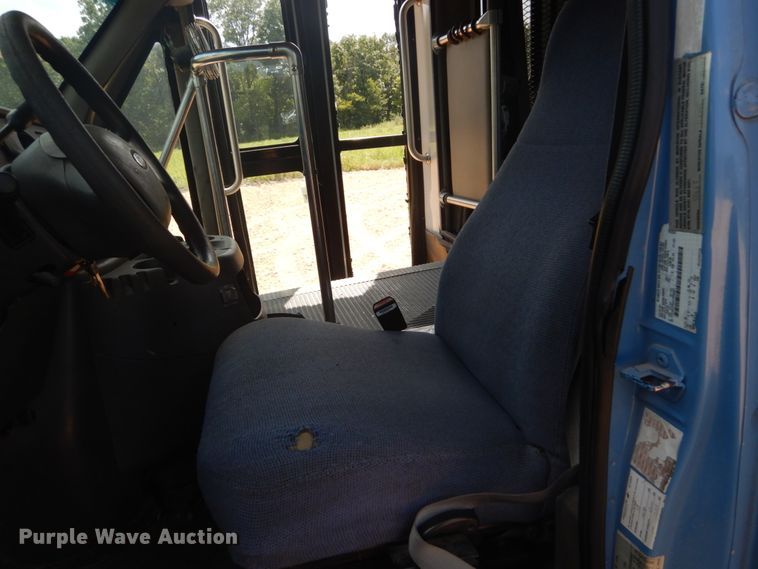 image for item DH5158 2004 Ford E450  shuttle bus