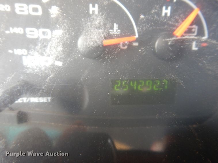 image for item DH5158 2004 Ford E450  shuttle bus