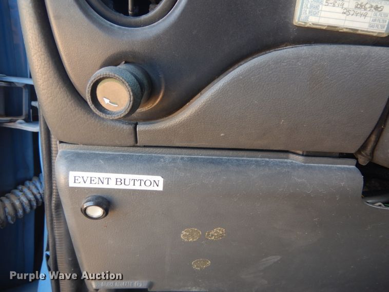 image for item DH5158 2004 Ford E450  shuttle bus