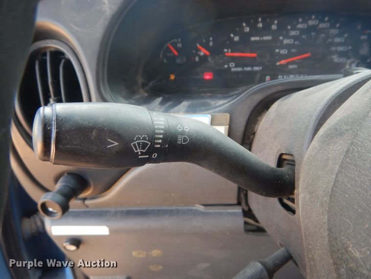 image for item DH5158 2004 Ford E450  shuttle bus