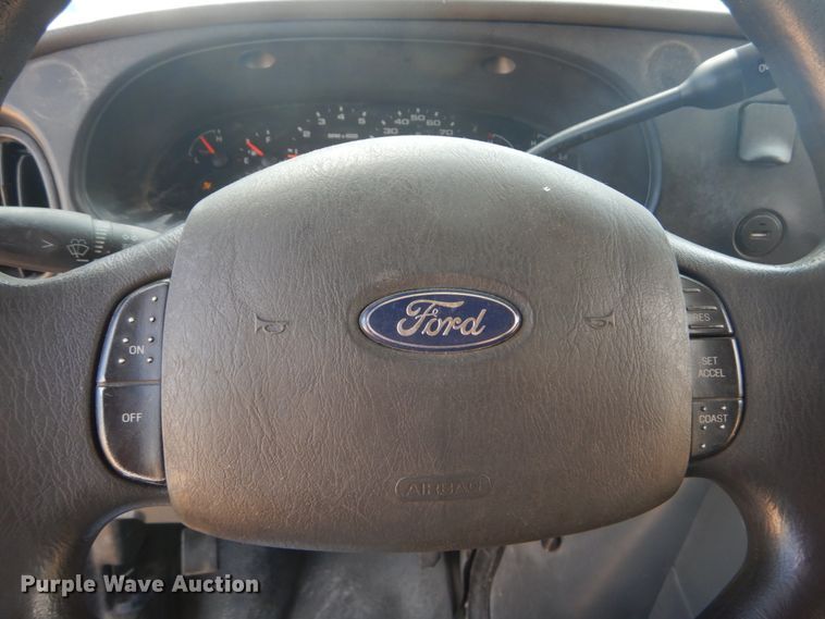 image for item DH5158 2004 Ford E450  shuttle bus