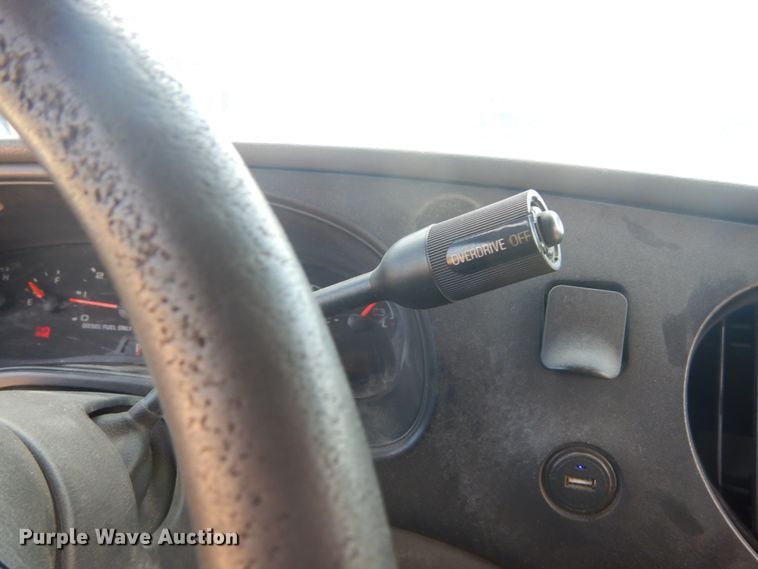 image for item DH5158 2004 Ford E450  shuttle bus