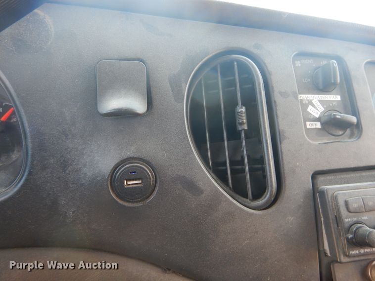 image for item DH5158 2004 Ford E450  shuttle bus