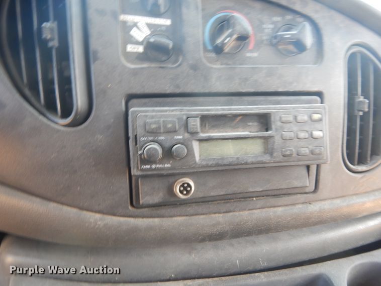 image for item DH5158 2004 Ford E450  shuttle bus