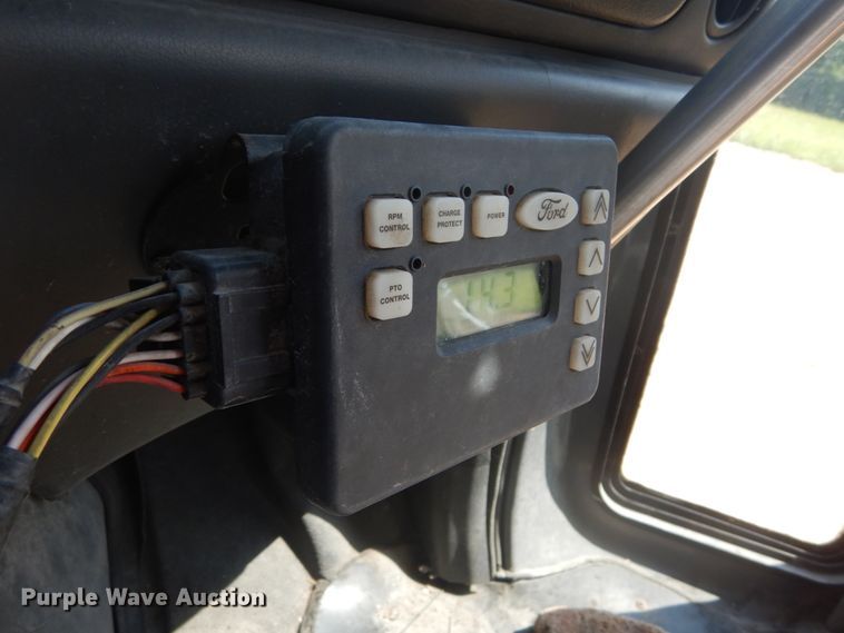 image for item DH5158 2004 Ford E450  shuttle bus