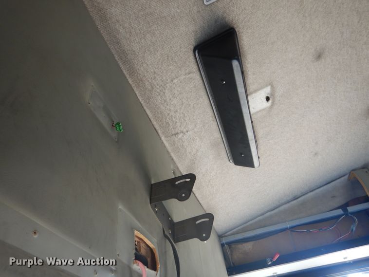 image for item DH5158 2004 Ford E450  shuttle bus