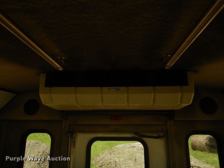 image for item DH5158 2004 Ford E450  shuttle bus