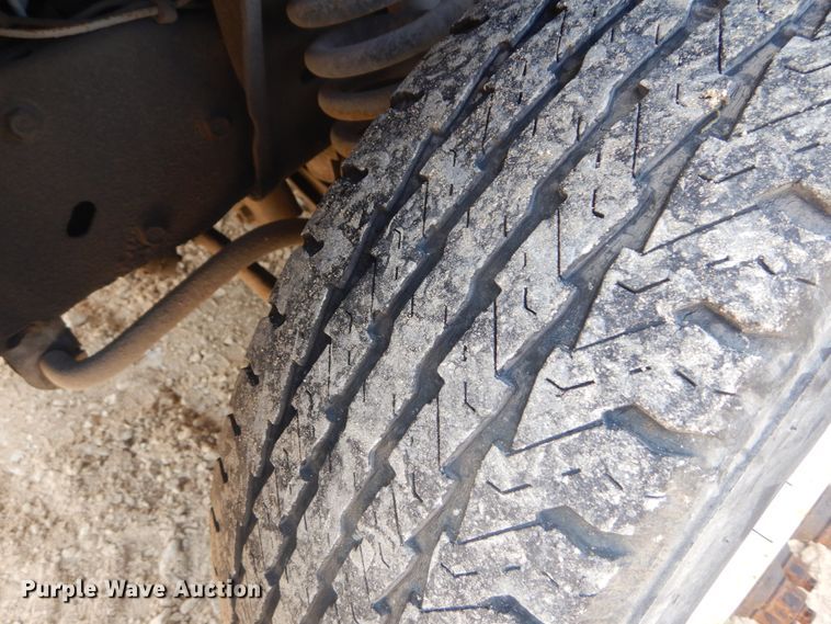 image for item DH5158 2004 Ford E450  shuttle bus