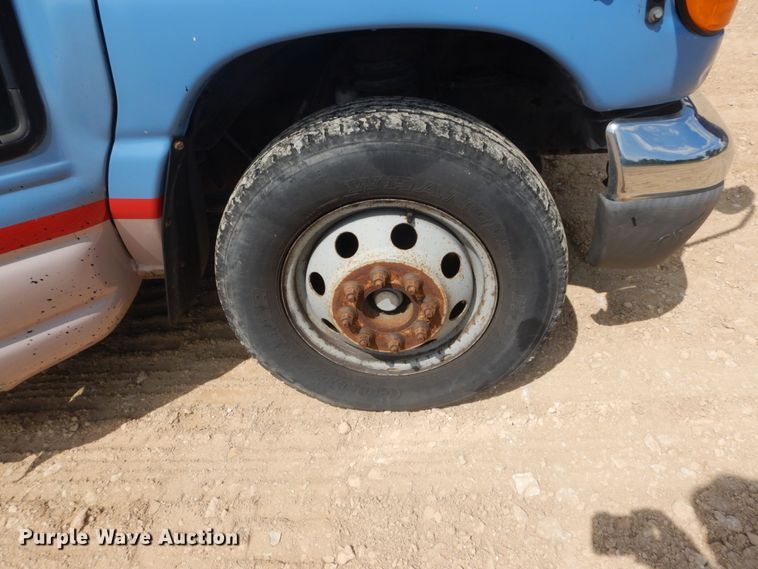 image for item DH5158 2004 Ford E450  shuttle bus