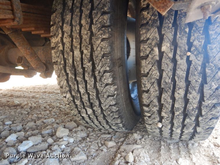 image for item DH5158 2004 Ford E450  shuttle bus