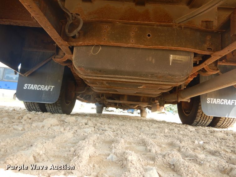 image for item DH5158 2004 Ford E450  shuttle bus